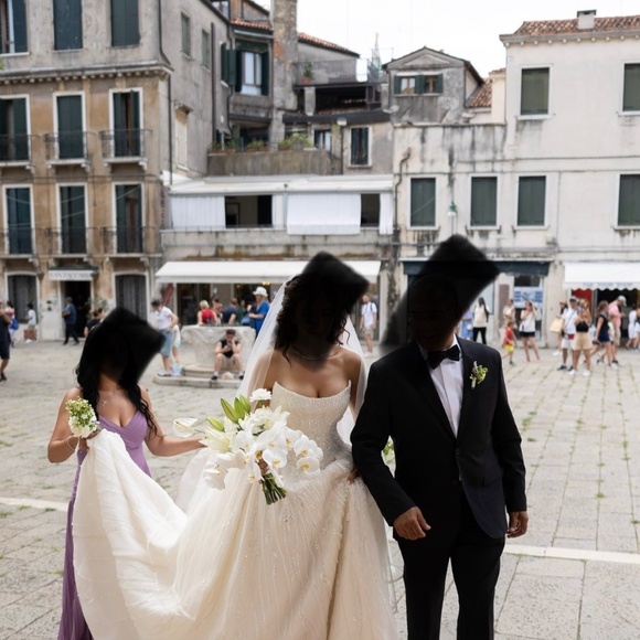 Custom-made wedding gown - Picture 4 of 11